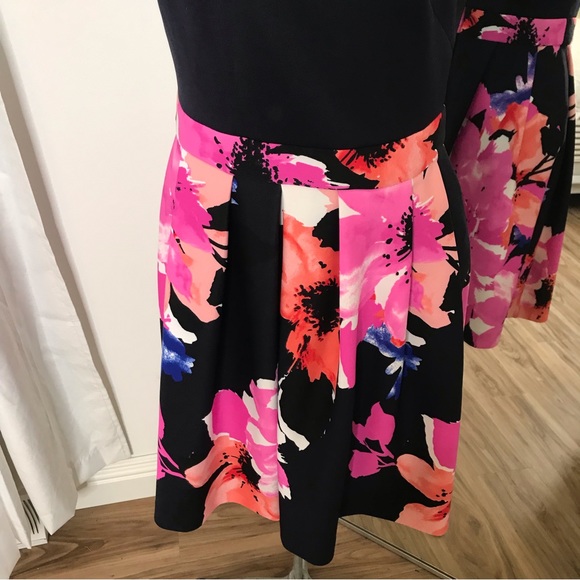 Vince Camuto blue & Pink floral print dress size 6 Stretch pleated A-Line EUC - Picture 5 of 7